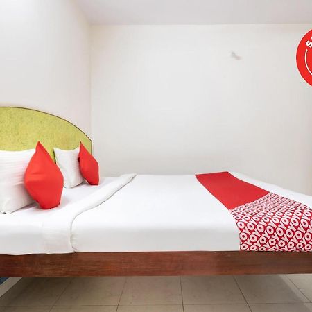 Oyo 16123 Chandana Deluxe Bangalore Exteriör bild