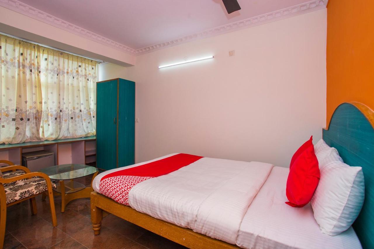 Oyo 16123 Chandana Deluxe Bangalore Exteriör bild