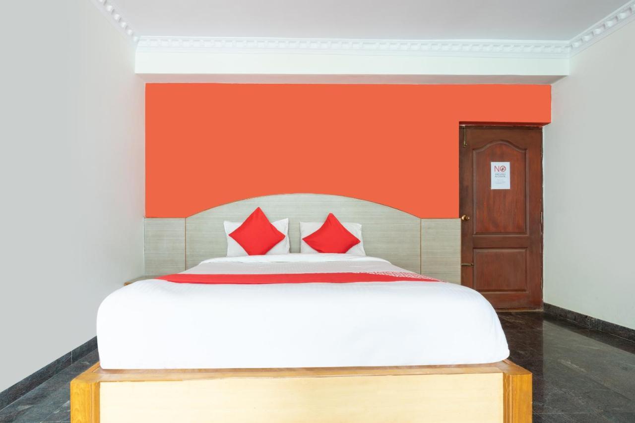 Oyo 16123 Chandana Deluxe Bangalore Exteriör bild