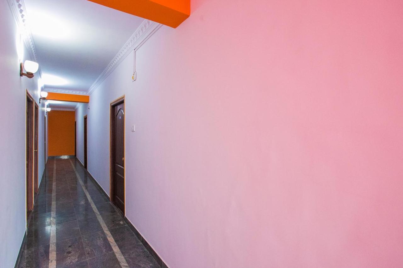 Oyo 16123 Chandana Deluxe Bangalore Exteriör bild