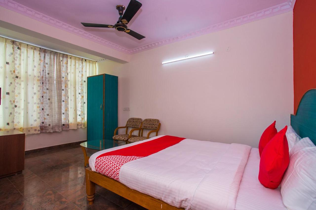 Oyo 16123 Chandana Deluxe Bangalore Exteriör bild