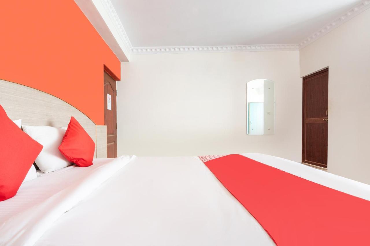 Oyo 16123 Chandana Deluxe Bangalore Exteriör bild