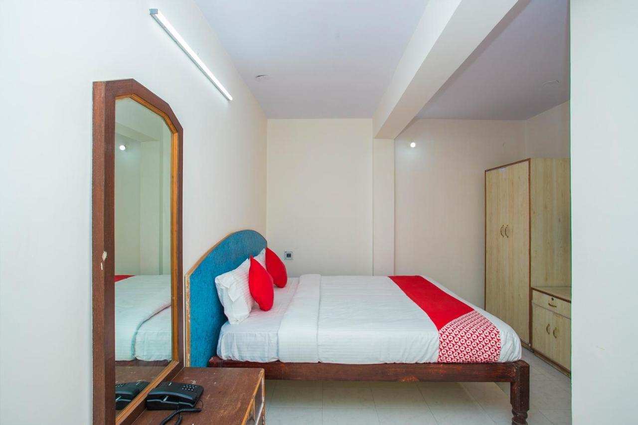 Oyo 16123 Chandana Deluxe Bangalore Exteriör bild