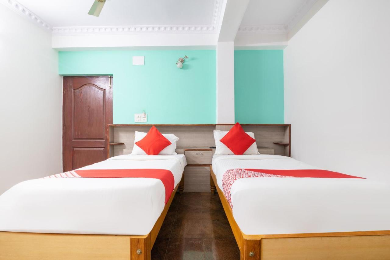 Oyo 16123 Chandana Deluxe Bangalore Exteriör bild