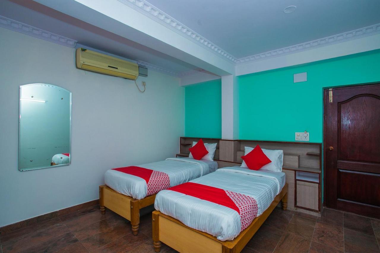 Oyo 16123 Chandana Deluxe Bangalore Exteriör bild