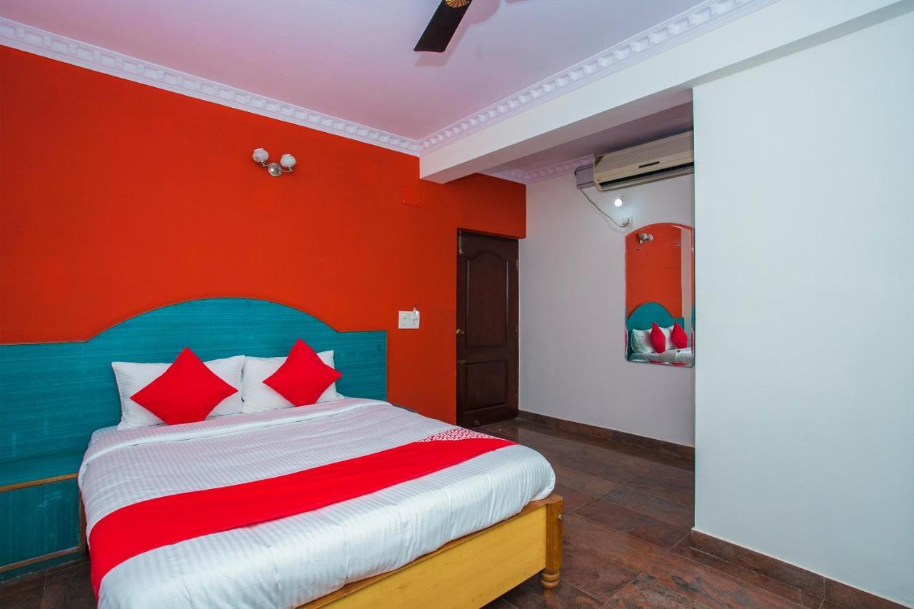 Oyo 16123 Chandana Deluxe Bangalore Exteriör bild