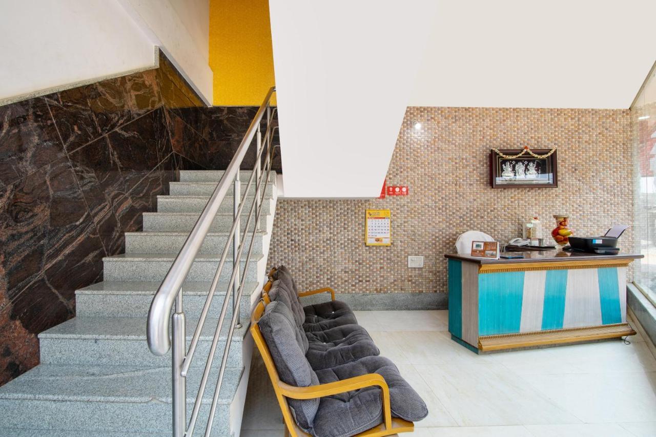 Oyo 16123 Chandana Deluxe Bangalore Exteriör bild