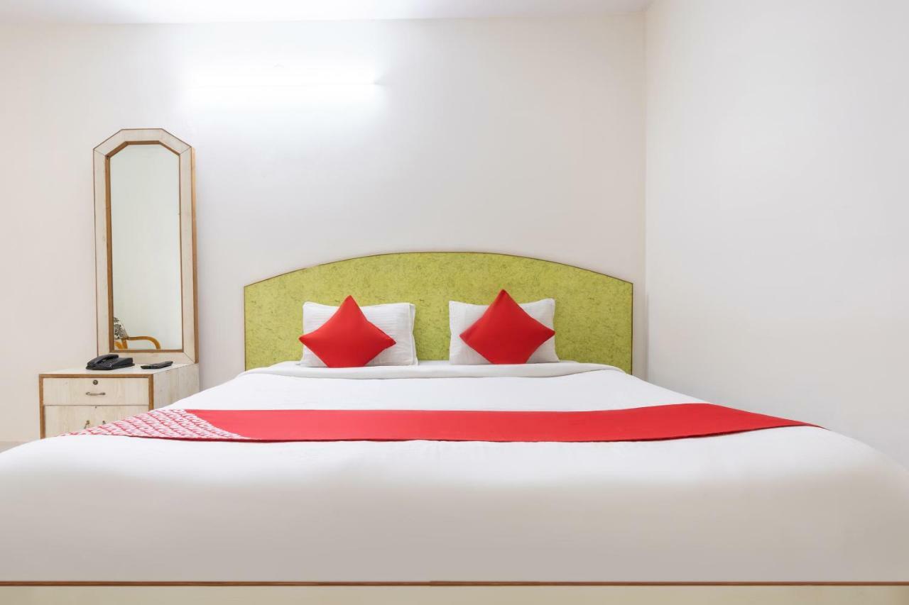 Oyo 16123 Chandana Deluxe Bangalore Exteriör bild